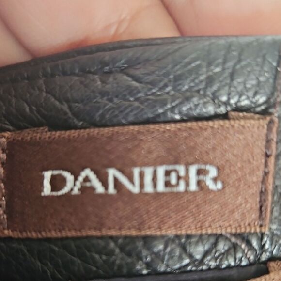 Danier Black Knee-Length Pencil Skirt - Picture 2 of 16